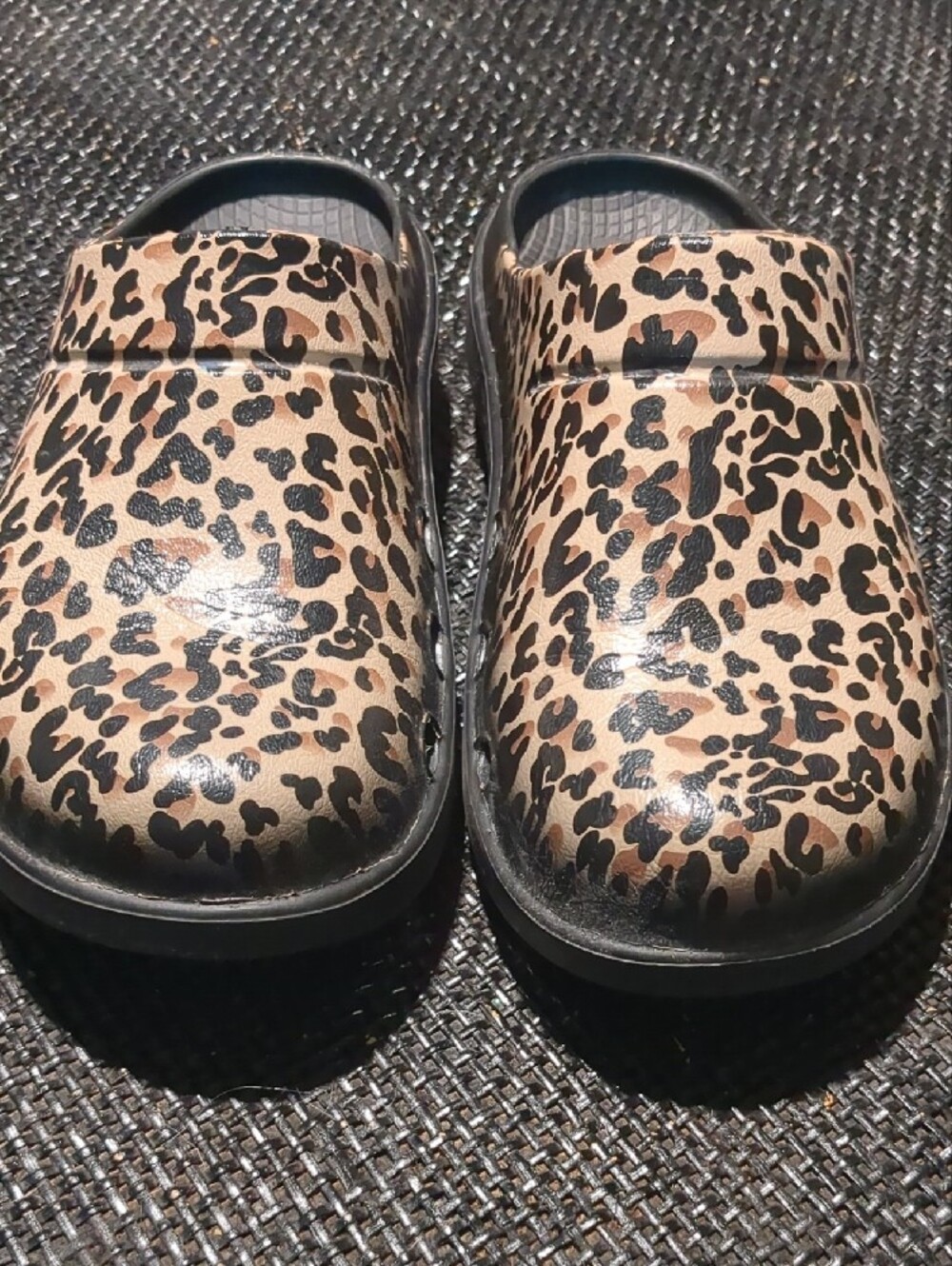 OOFOS Leopard-Print Slip-On Clog in Tan and Black - Picture 2 of 3